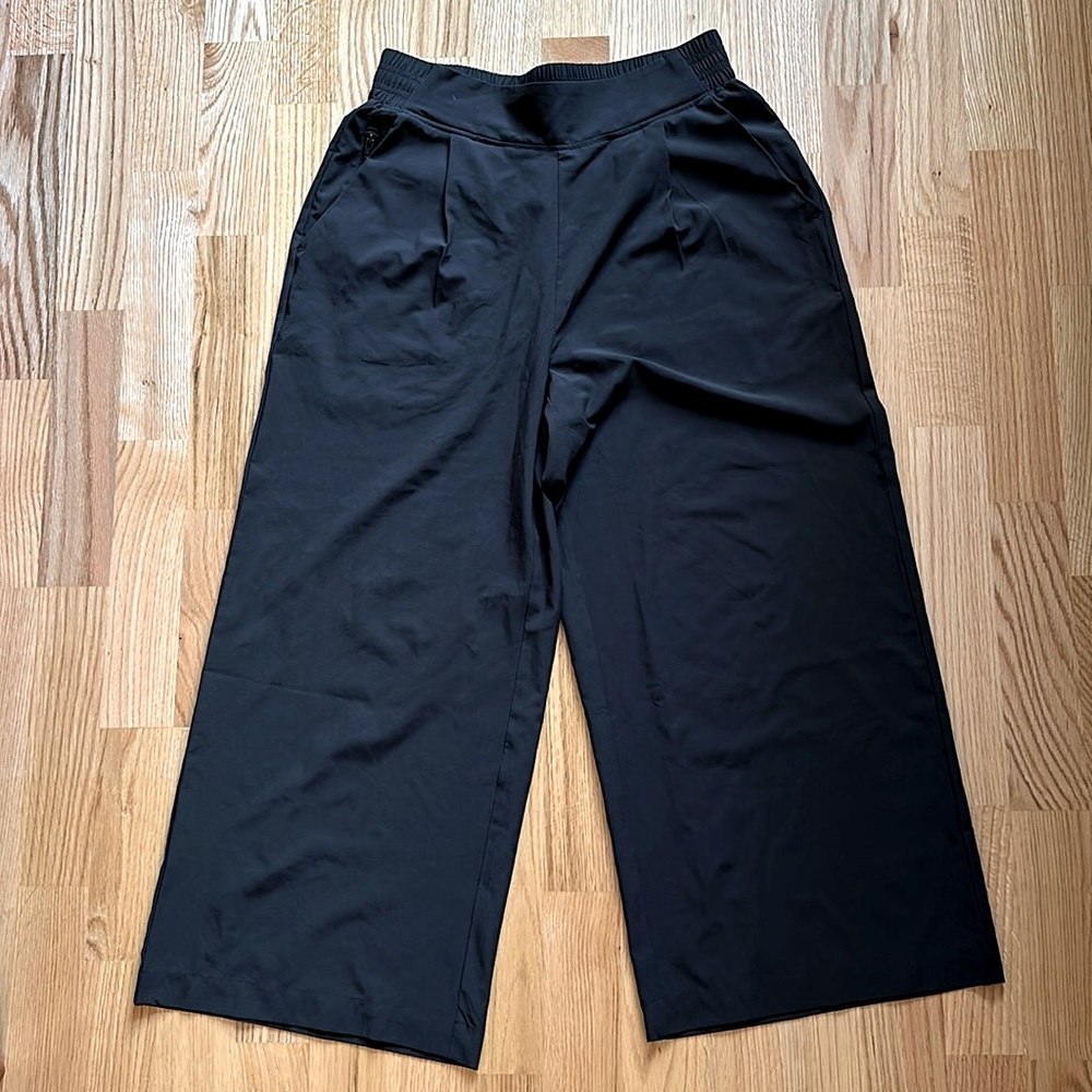 Quince Performance Tech Wide Leg Pant Size M, black, NWOT
